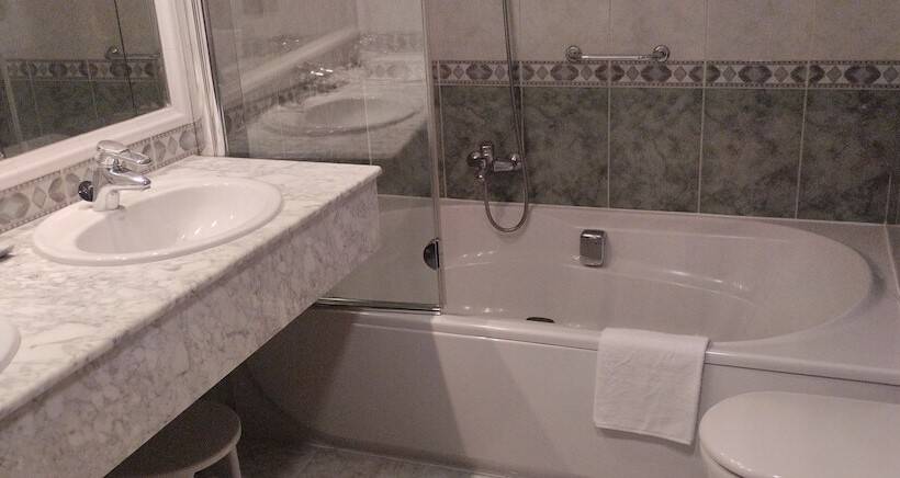 Отель Almirante