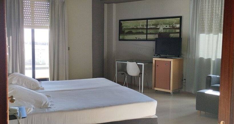 Отель Almirante