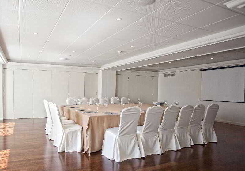 Отель Almirante