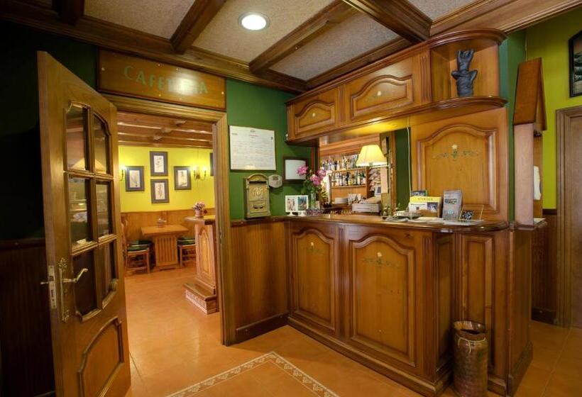 酒店 Avenida Benasque