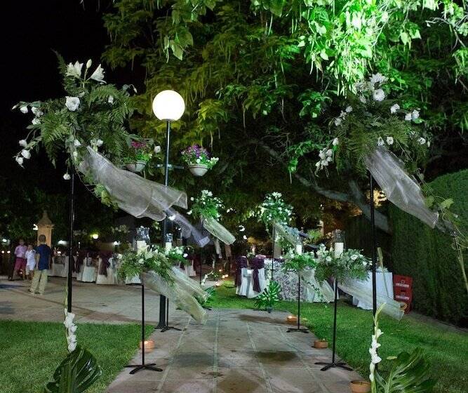 فندق Castillo De Montemayor