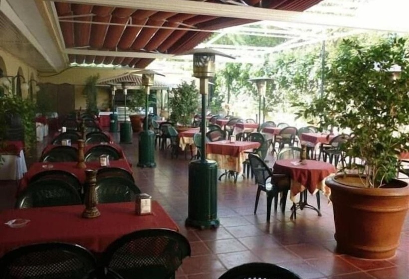 فندق Castillo De Montemayor