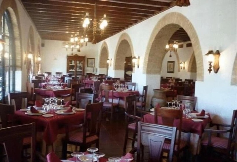 فندق Castillo De Montemayor