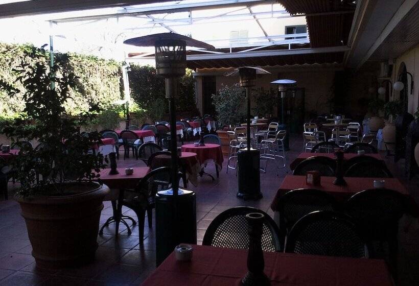 فندق Castillo De Montemayor