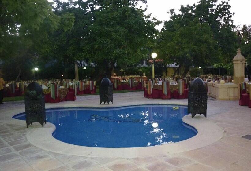 فندق Castillo De Montemayor