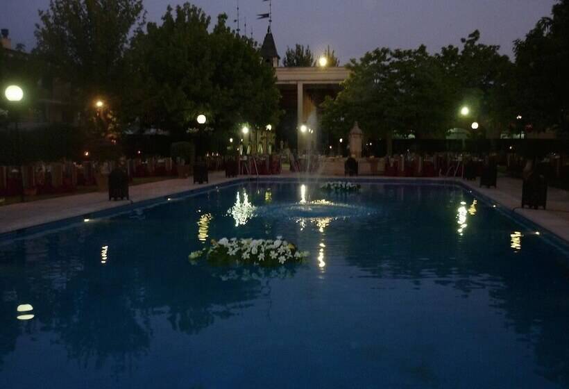 فندق Castillo De Montemayor