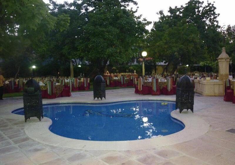 فندق Castillo De Montemayor