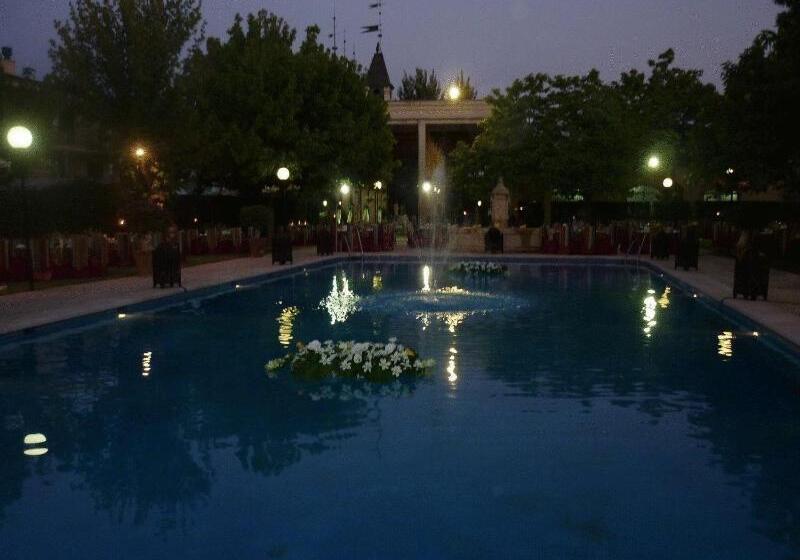 فندق Castillo De Montemayor