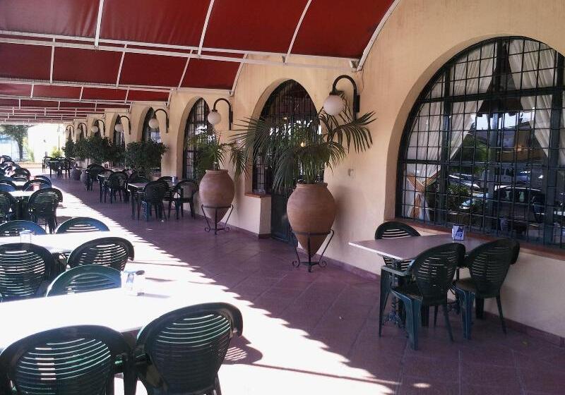 فندق Castillo De Montemayor