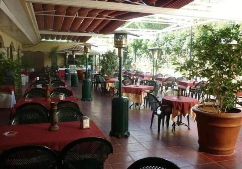 فندق Castillo De Montemayor