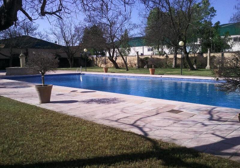 فندق Castillo De Montemayor