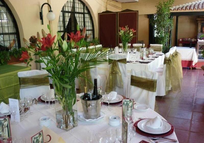 فندق Castillo De Montemayor