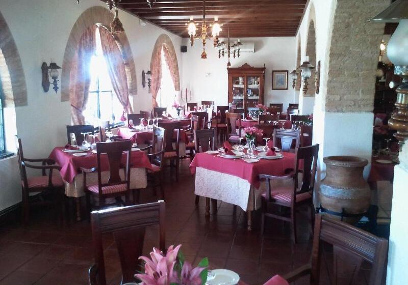 فندق Castillo De Montemayor