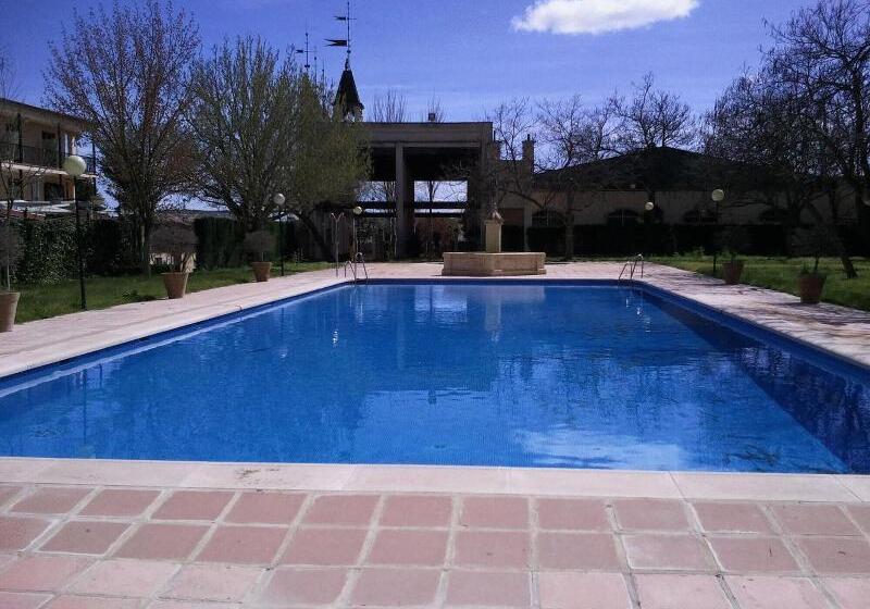 فندق Castillo De Montemayor