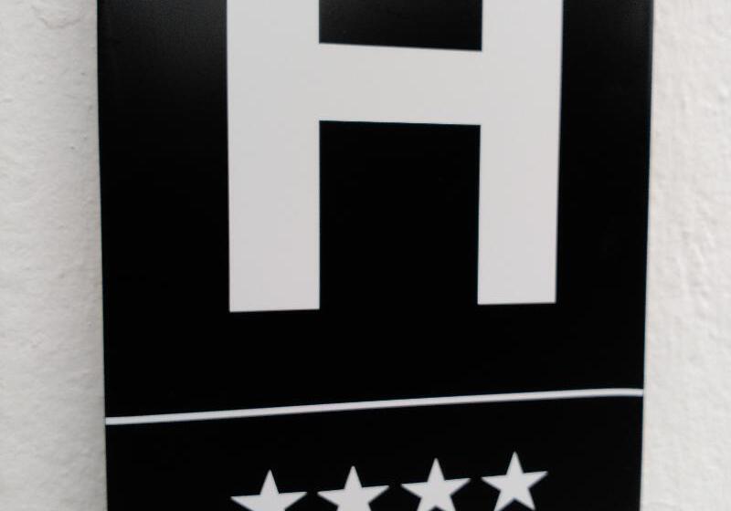 هتل Eetu  Adults Only