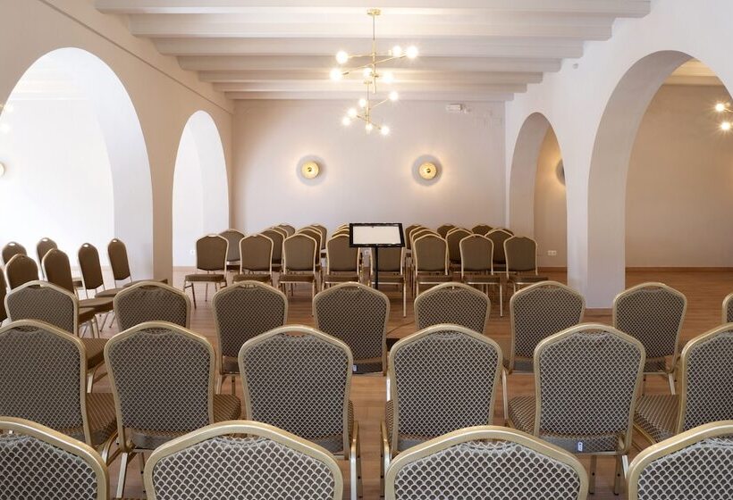 هتل Eetu  Adults Only