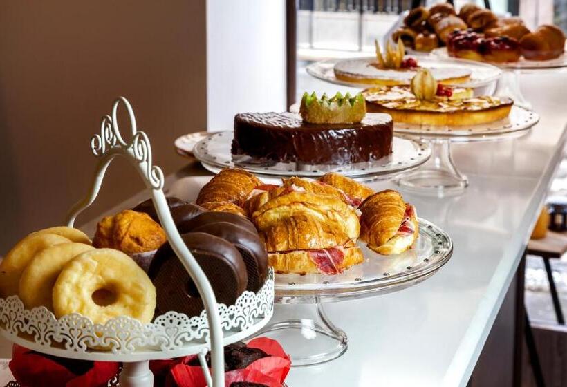 هتل Eurostars Puerta Real