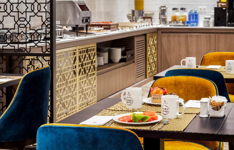 هتل Eurostars Puerta Real