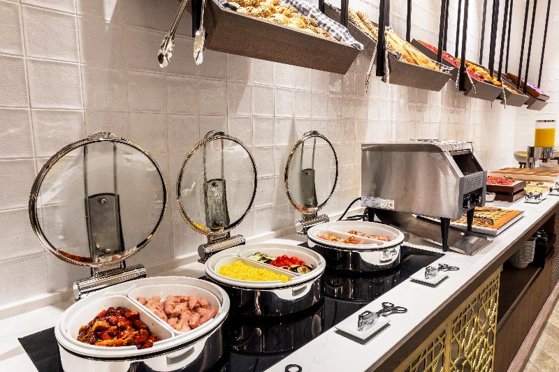 هتل Eurostars Puerta Real