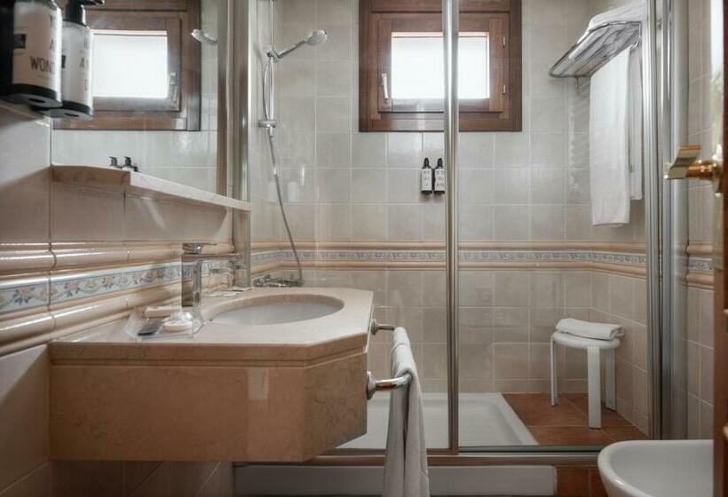 فندق Exe Alfonso Viii