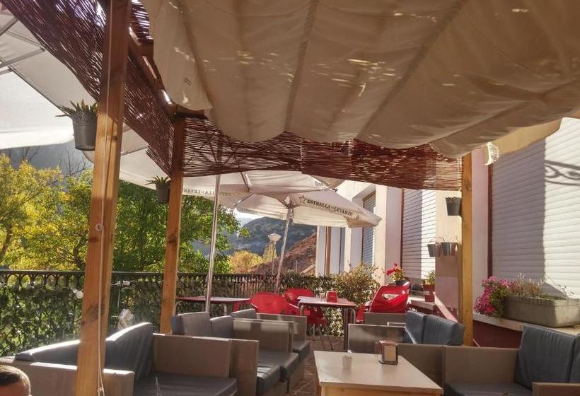 فندق Fuertescusa