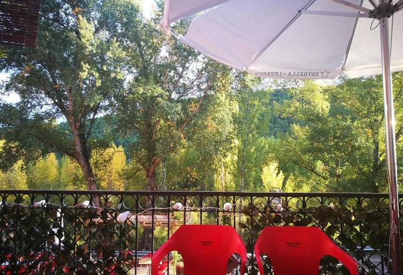 فندق Fuertescusa