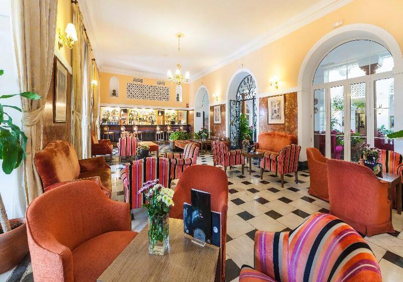 ホテル Globales Reina Cristina