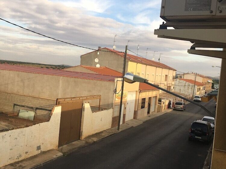 هتل Hostal Castilla