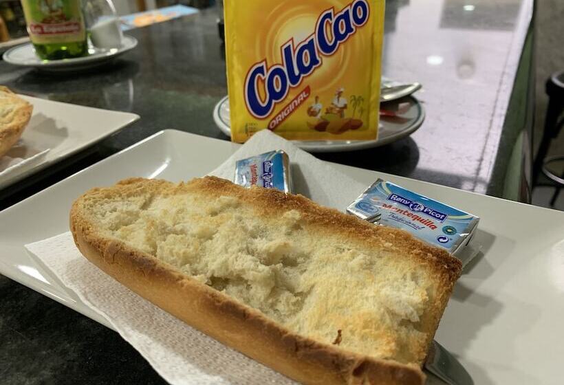 هتل Hostal Castilla