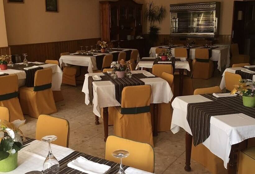 هتل Hostal Castilla