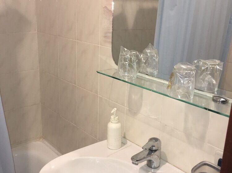 هتل Hostal Castilla