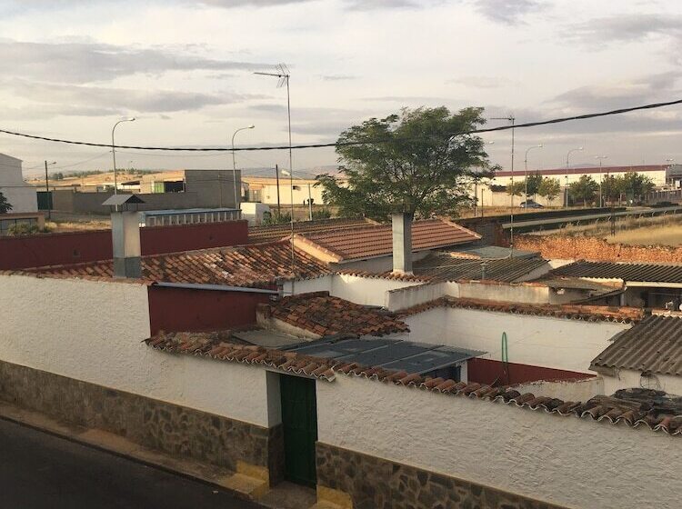 هتل Hostal Castilla