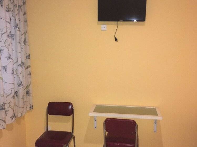 هتل Hostal Castilla