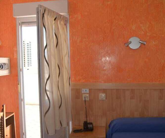 Отель Hostal Manolete