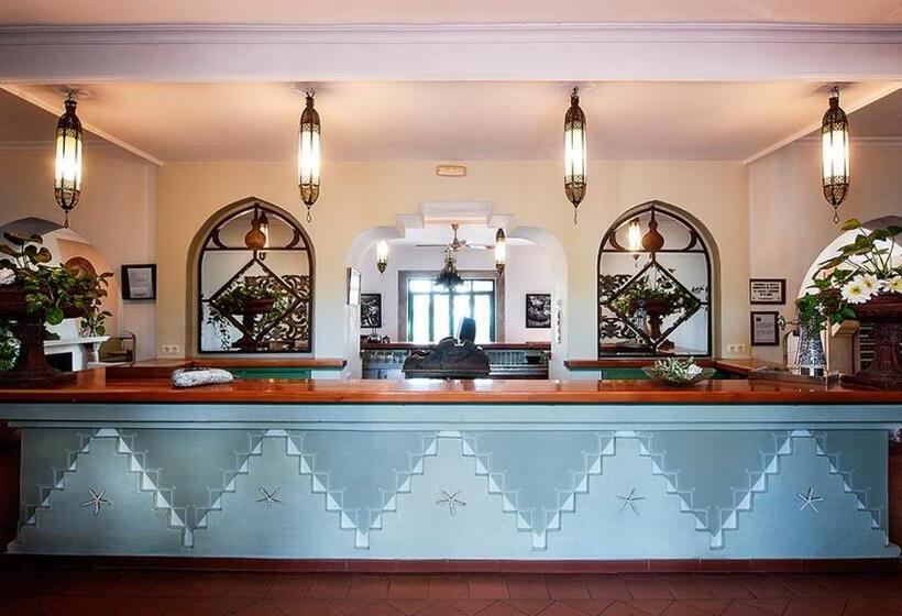 هتل Hurricane Beach