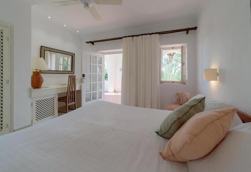 هتل Hurricane Beach