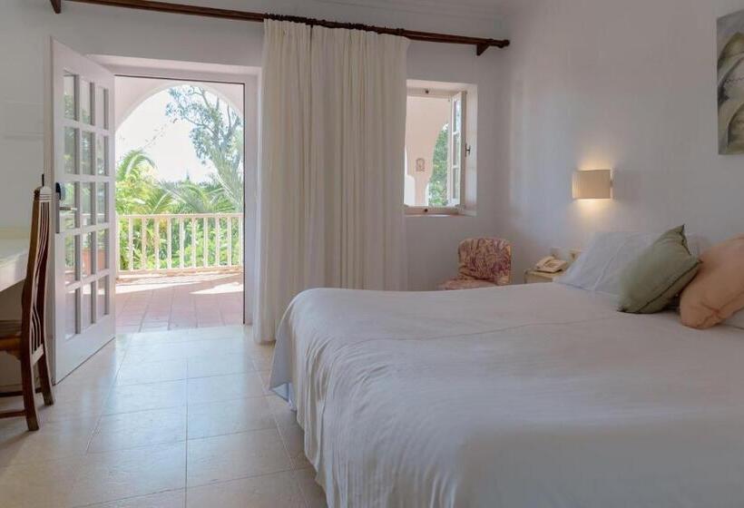 هتل Hurricane Beach