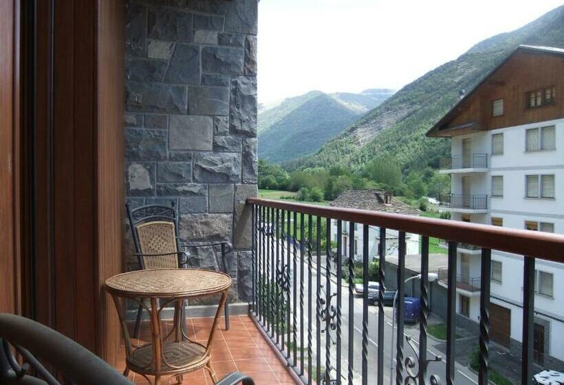 בית מלון כפרי Latre