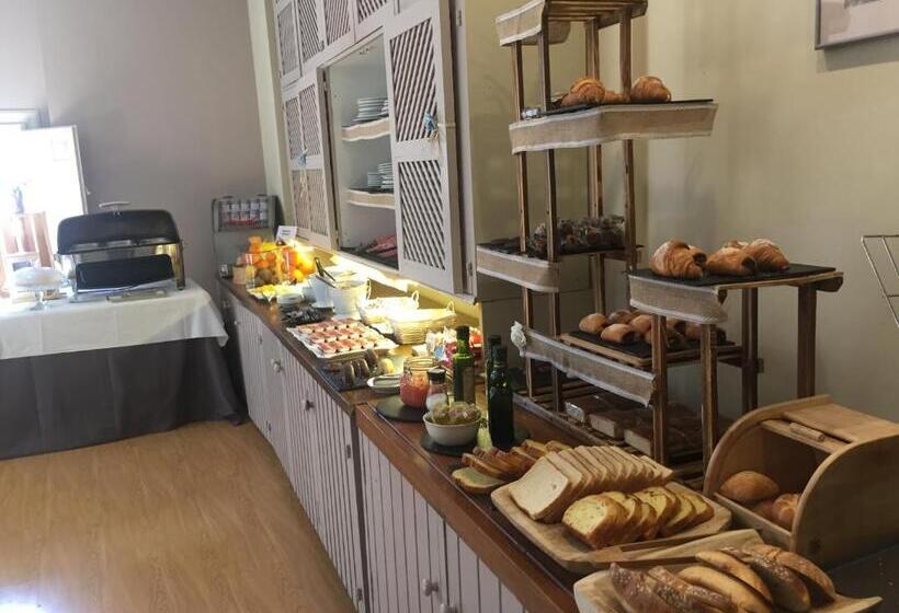 هتل Leonor De Aquitania