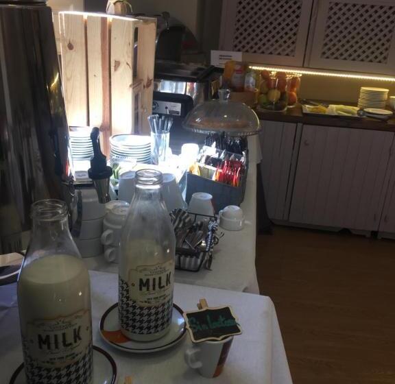 هتل Leonor De Aquitania