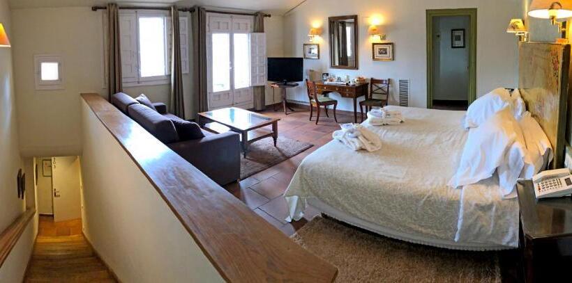 هتل Leonor De Aquitania