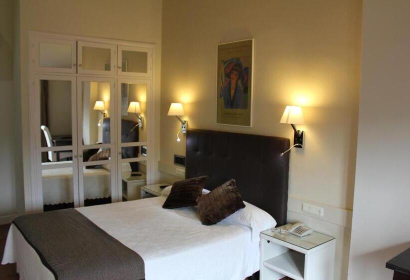 هتل Leonor De Aquitania