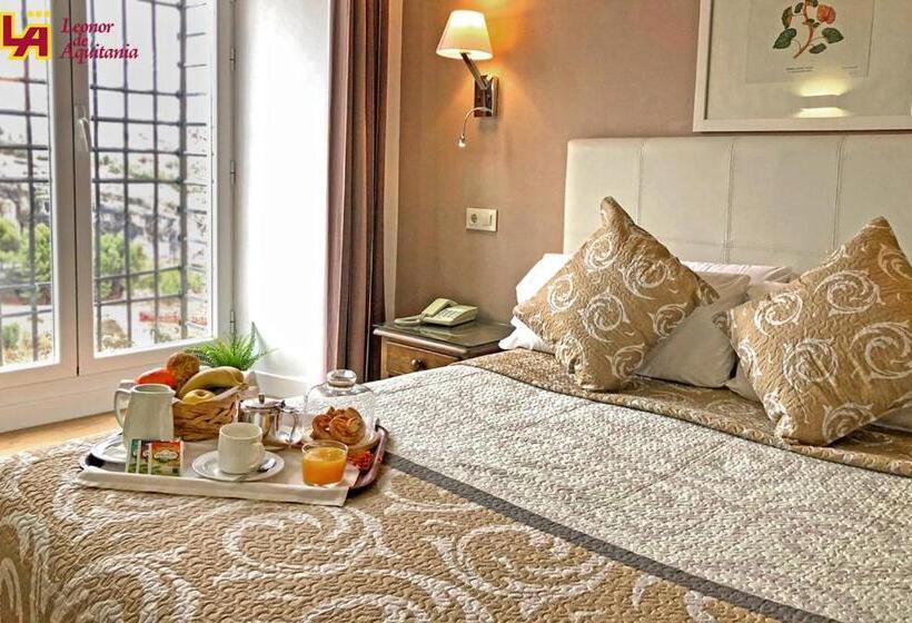 هتل Leonor De Aquitania