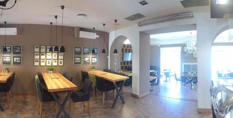 هتل Leonor De Aquitania