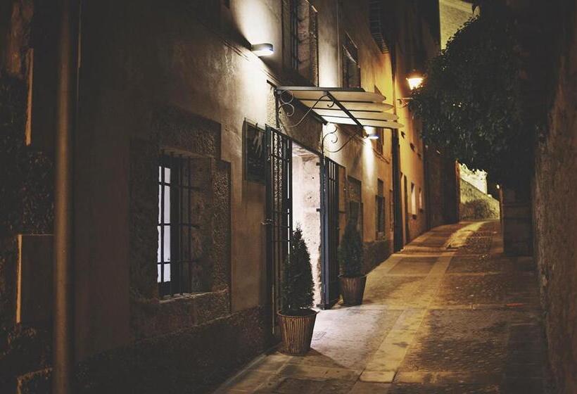 هتل Leonor De Aquitania