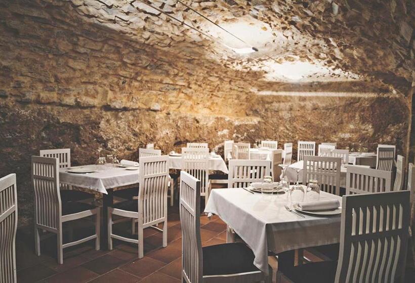 هتل Leonor De Aquitania