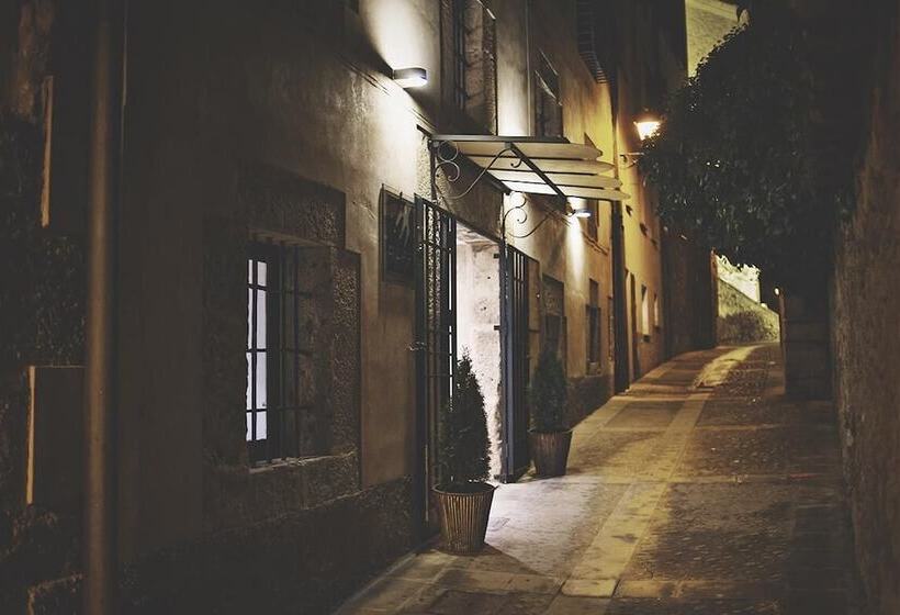 هتل Leonor De Aquitania