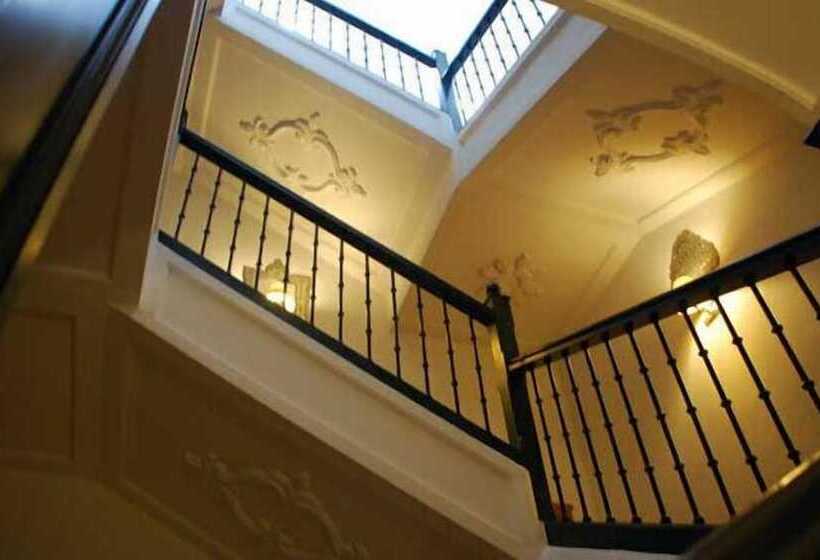 هتل Leonor De Aquitania