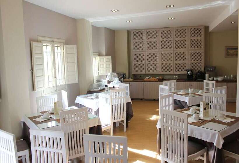 هتل Leonor De Aquitania