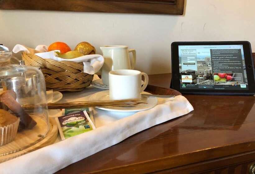 هتل Leonor De Aquitania